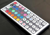 Neueste Farb-LED-Lichttechnik inkl. Infrarotfernsteuerung mit 44 Funktionen. Sie können sogar ihre eigenen Lieblingsfarben oder Farben zur Therapie mischen und speichern.